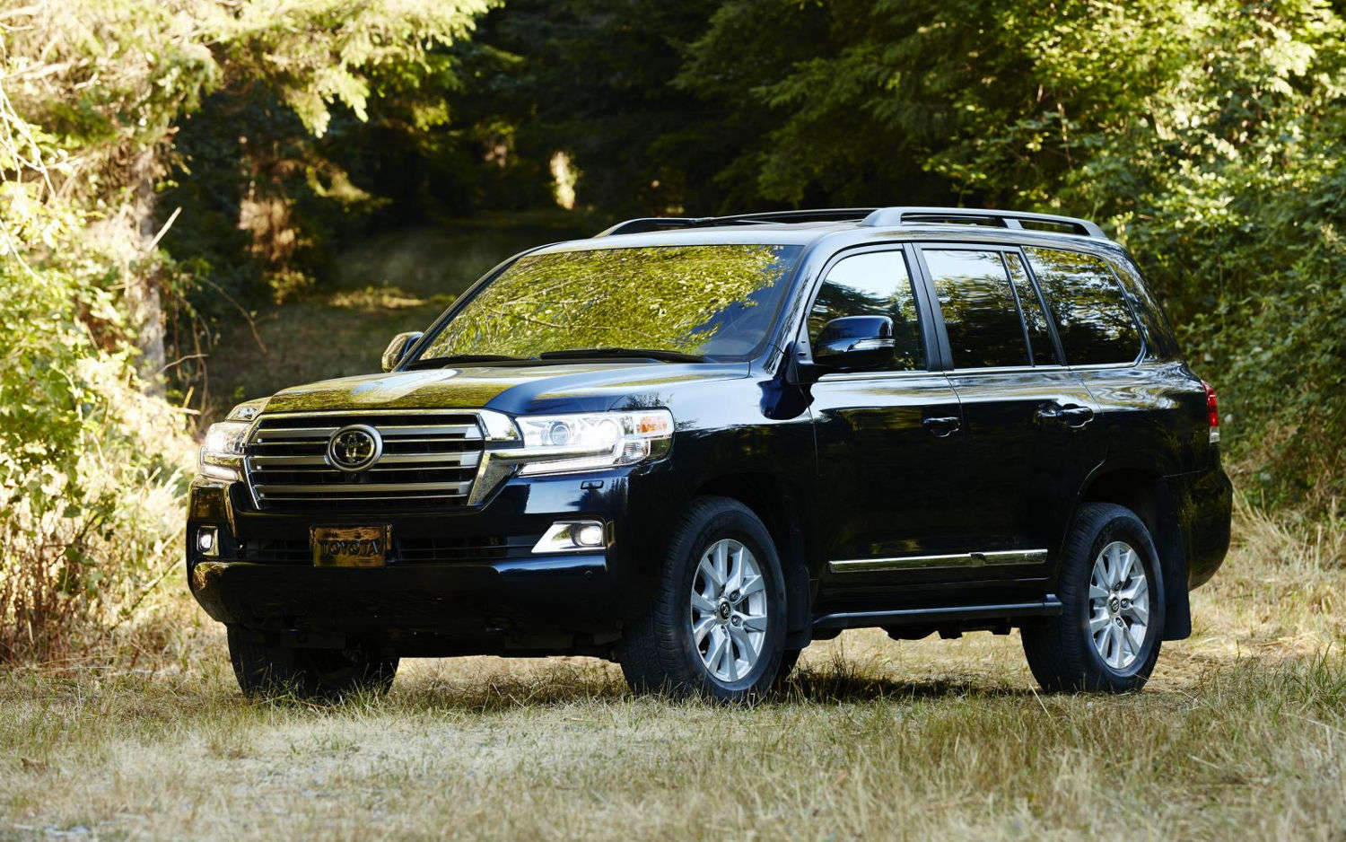 Comparison Toyota Land Cruiser 4dr 2017 vs Toyota Land Cruiser Prado GX 2017 SUV Drive